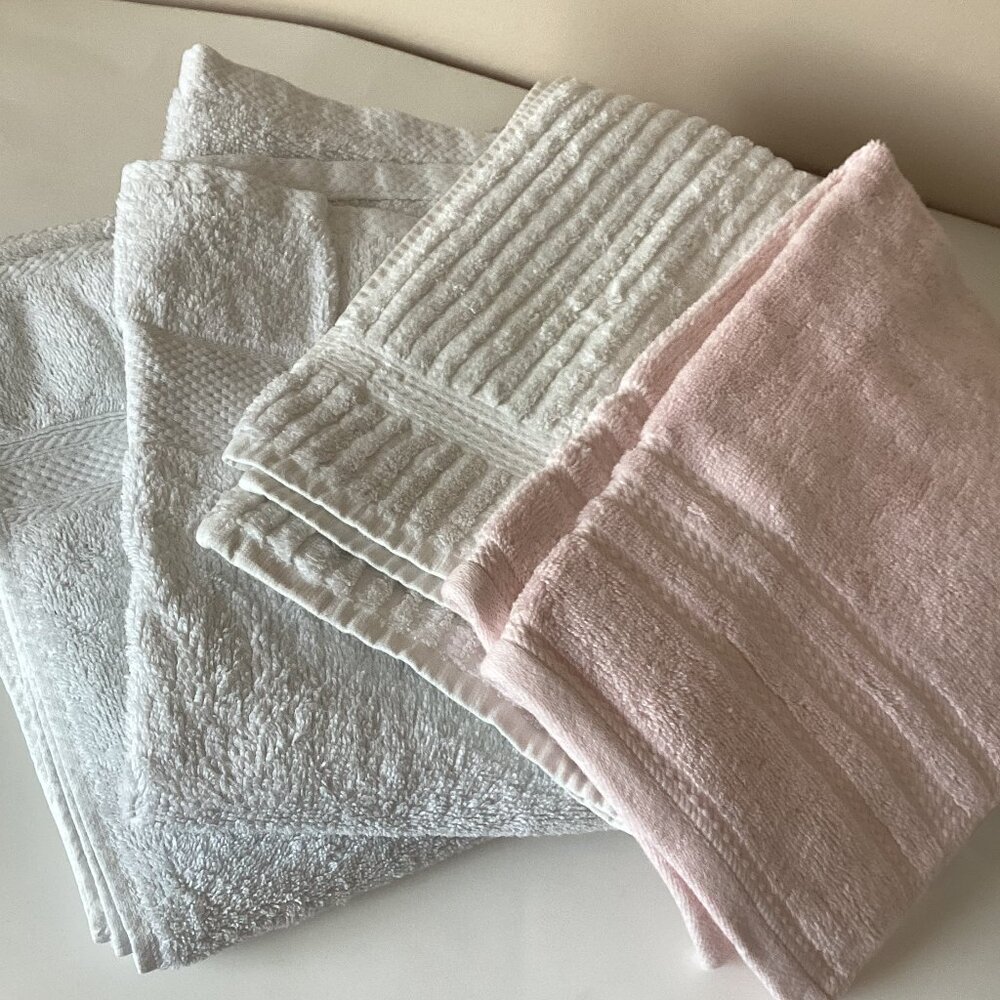 A Bundle of Bathroom Towels 2 Bath 2 Hand White & Pink Guest Towel Home Decor